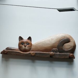 Charming Brown Cat Wall Art Wooden Carved Rack